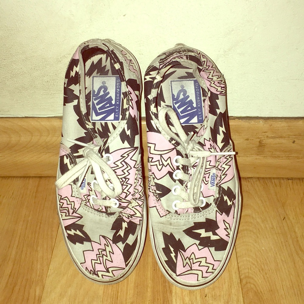 Van’s Artist, Eley Kishimoto’s Pink/Black Shoes!!